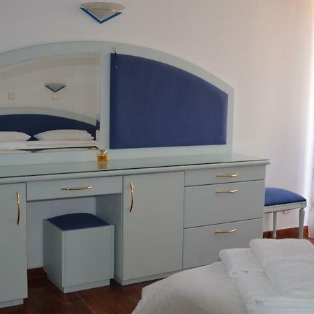 Perfect Beachfront Apartment Афины Экстерьер фото
