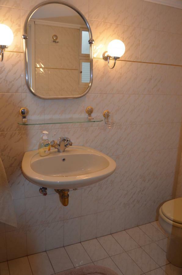 Perfect Beachfront Apartment Афины Экстерьер фото