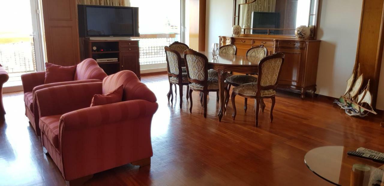 Perfect Beachfront Apartment Афины Экстерьер фото