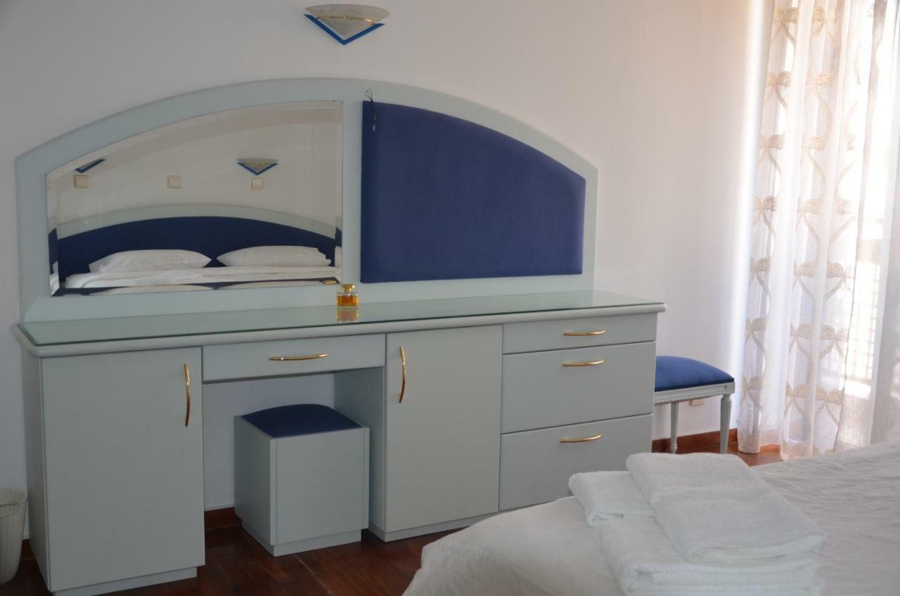 Perfect Beachfront Apartment Афины Экстерьер фото